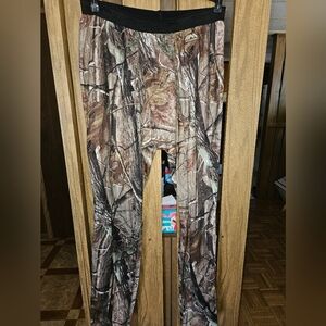 NWT Medalist Realtree Sz L Woodland Camo Base Layer Pants, Scent Elimination